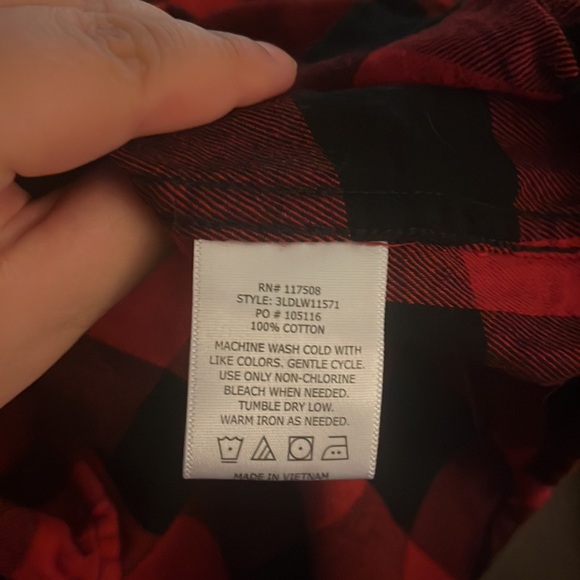 Levi’s red and black plaid button up shirt size large casual fall - Picture 4 of 4